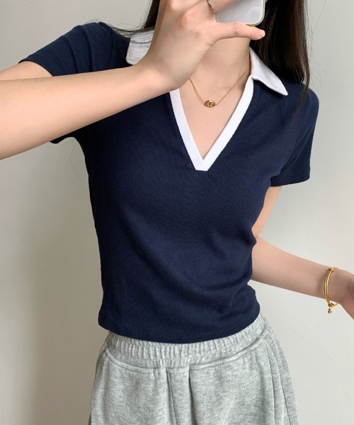 2ly2（トゥーリートゥー）の「トレンド感抜群！襟付きVネックリブ半袖トップス（Tシャツ/カットソー・レディース・グレー/ネイビー・FREE）」の21枚目の写真