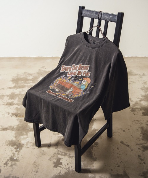 BENDER TOKYO(ベンダートウキョウ)の「ヴィンテージライク ピグメント加工 アソート グラフィックプリント オーバーサイズTシャツ バックプリントTシャツ(Tシャツ/カットソー・メンズ・ブラック系その他/ブラック系その他2/ブラック系その他3/ブラック系その他4/ブラック系その他5/ブラック系その他6/ブラック系その他7/ブラック系/ブラック系1/ブラック系2/ブラック系3/ブラック系4/ブラック系5/モカ/ブラウン系その他/ブラウン系その他2/ブラウン系その他3/ブラウン系その他4/ブラウン系その他6/ブラック/ブラウン系その他5・M/L/XL)」の4枚目の写真