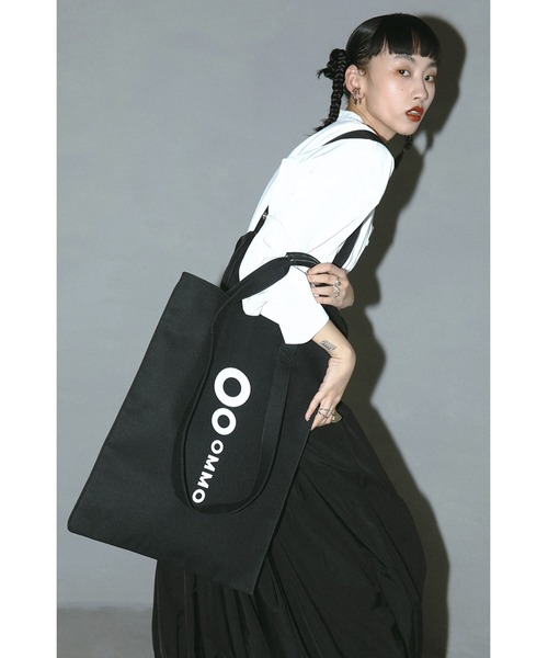 OMMO（オーエムエムオー）の「LOGO SQUARE TOTE（トートバッグ・レディース・ブラック/ホワイト・FREE）」の20枚目の写真