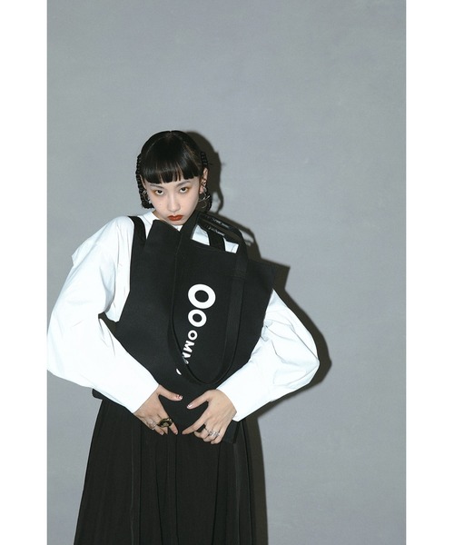 OMMO（オーエムエムオー）の「LOGO SQUARE TOTE（トートバッグ・レディース・ブラック/ホワイト・FREE）」の18枚目の写真