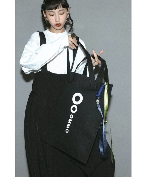 OMMO（オーエムエムオー）の「LOGO SQUARE TOTE（トートバッグ・レディース・ブラック/ホワイト・FREE）」の17枚目の写真