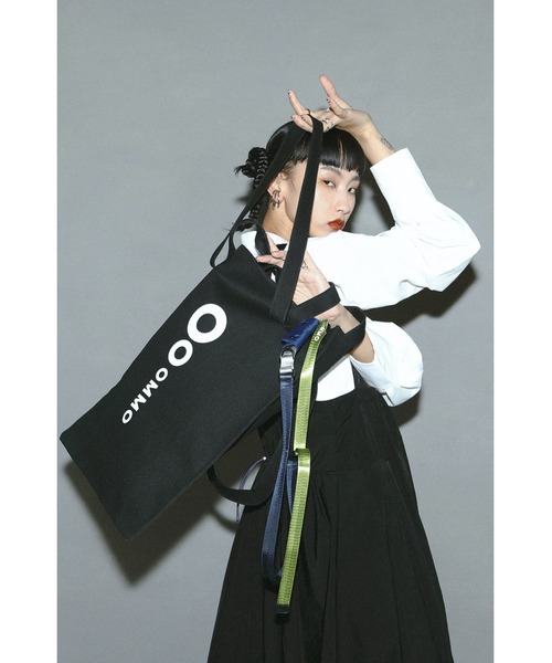 OMMO（オーエムエムオー）の「LOGO SQUARE TOTE（トートバッグ・レディース・ブラック/ホワイト・FREE）」の15枚目の写真
