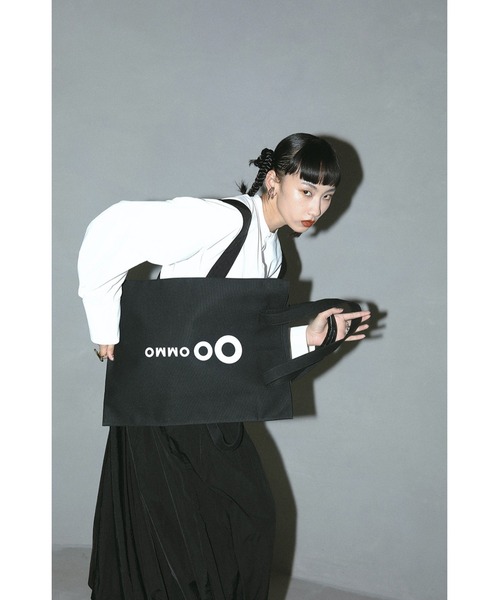 OMMO（オーエムエムオー）の「LOGO SQUARE TOTE（トートバッグ・レディース・ブラック/ホワイト・FREE）」の14枚目の写真