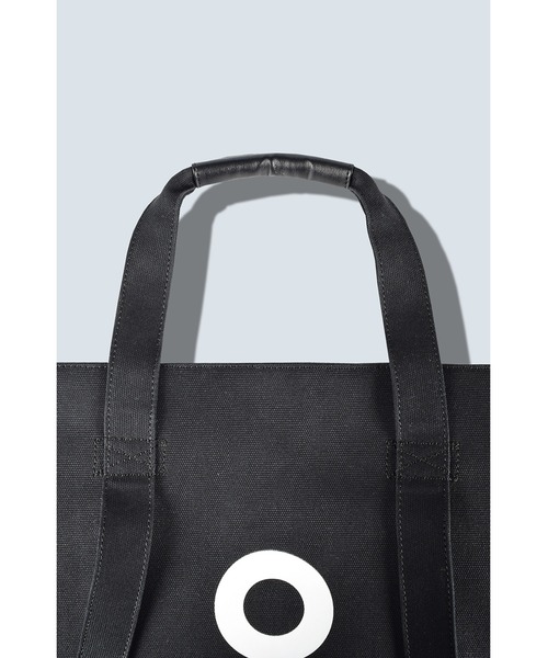 OMMO（オーエムエムオー）の「LOGO SQUARE TOTE（トートバッグ・レディース・ブラック/ホワイト・FREE）」の7枚目の写真