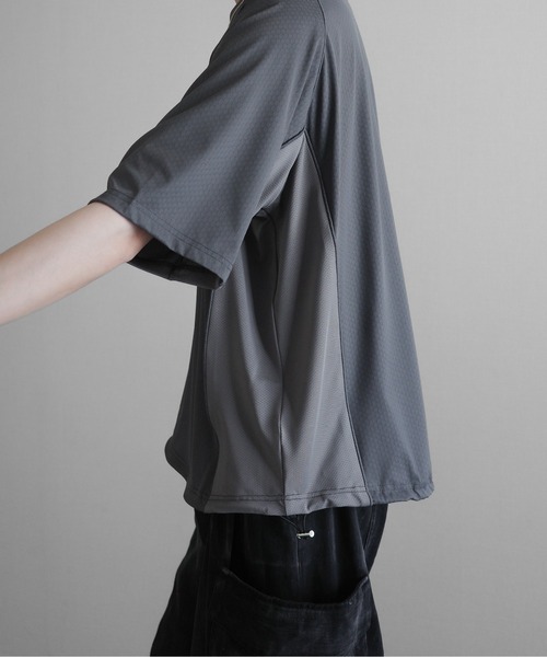 KUUUPY（クーピー）の「2-Way Mesh Panel Short-Sleeve Game Shirt - 2wayメッシュ切替 半袖ゲームシャツ（Tシャツ/カットソー・メンズ・ブラック/チャコールグレー・SMALL/MEDIUM/LARGE）」の3枚目の写真