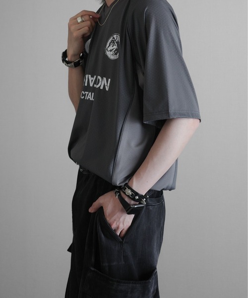 KUUUPY（クーピー）の「2-Way Mesh Panel Short-Sleeve Game Shirt - 2wayメッシュ切替 半袖ゲームシャツ（Tシャツ/カットソー・メンズ・ブラック/チャコールグレー・SMALL/MEDIUM/LARGE）」の8枚目の写真