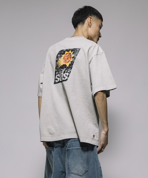 NBA（エヌビーエー）の「NBA/エヌビーエー NBA ﾁｰﾑ ﾊﾞｯｸﾛｺﾞTEE（Tシャツ/カットソー・メンズ・ベージュ/ブラック/ネイビー・LARGE/MEDIUM）」の12枚目の写真