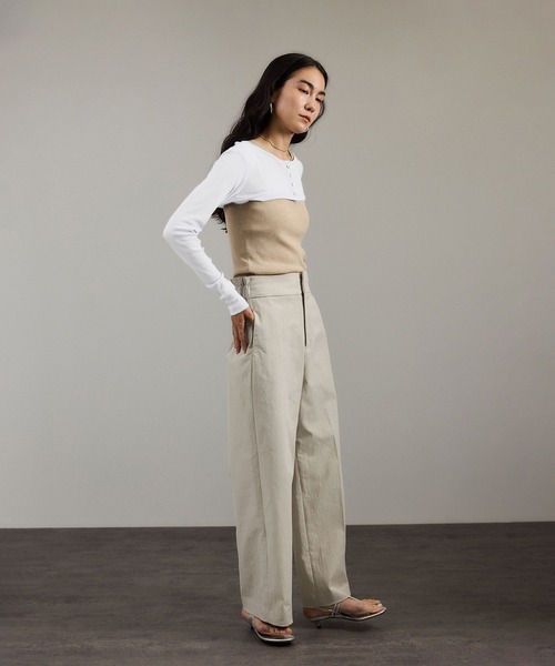 SALON adam et rope'(サロン アダム エ ロペ)の「nu=layerショート丈カーディガン(カーディガン/ボレロ・レディース・ホワイト/レッド/ブラック・FREE)」の6枚目の写真