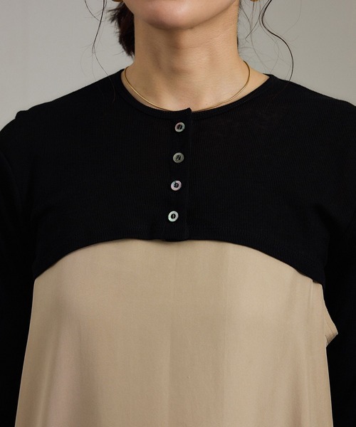 SALON adam et rope'(サロン アダム エ ロペ)の「nu=layerショート丈カーディガン(カーディガン/ボレロ・レディース・ホワイト/レッド/ブラック・FREE)」の22枚目の写真