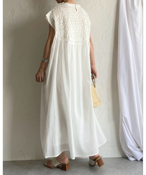 She's Closet（シーズクローゼット）の「フレンチスリーブインド綿100%スモッキング刺繍フレアロングワンピース（ワンピース・レディース・ブラック/オフホワイト・FREE）」の8枚目の写真