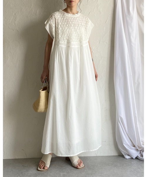 She's Closet（シーズクローゼット）の「フレンチスリーブインド綿100%スモッキング刺繍フレアロングワンピース（ワンピース・レディース・ブラック/オフホワイト・FREE）」の11枚目の写真