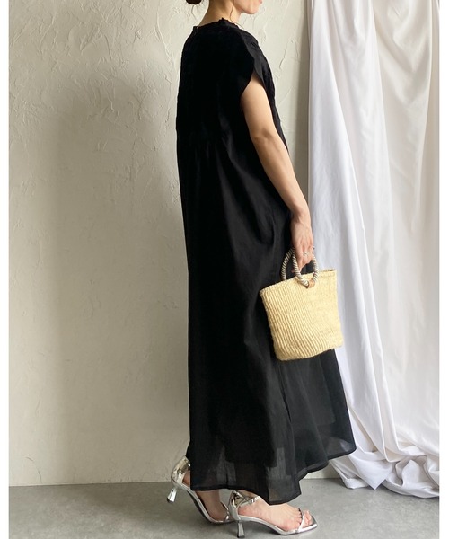 She's Closet（シーズクローゼット）の「フレンチスリーブインド綿100%スモッキング刺繍フレアロングワンピース（ワンピース・レディース・ブラック/オフホワイト・FREE）」の14枚目の写真