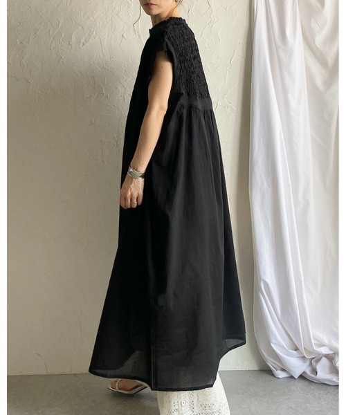 She's Closet（シーズクローゼット）の「フレンチスリーブインド綿100%スモッキング刺繍フレアロングワンピース（ワンピース・レディース・ブラック/オフホワイト・FREE）」の17枚目の写真