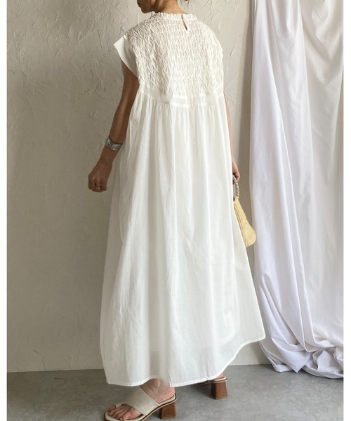She's Closet（シーズクローゼット）の「フレンチスリーブインド綿100%スモッキング刺繍フレアロングワンピース（ワンピース・レディース・ブラック/オフホワイト・FREE）」の20枚目の写真