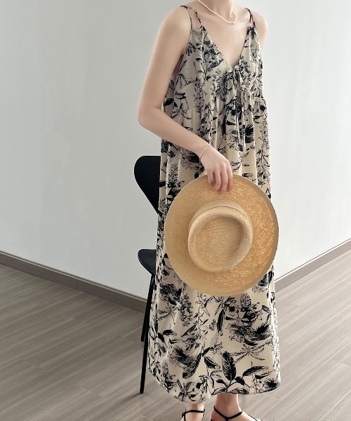 Aelina(エリナ)の「花柄キャミワンピース(ワンピース・レディース・ベージュ・L/M)」の1枚目の写真