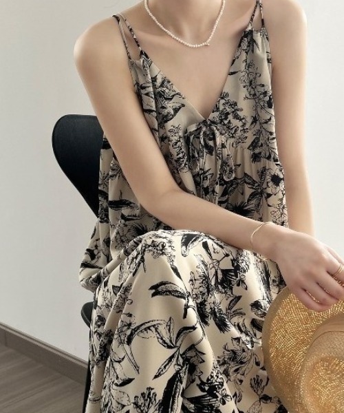 Aelina(エリナ)の「花柄キャミワンピース(ワンピース・レディース・ベージュ・L/M)」の2枚目の写真