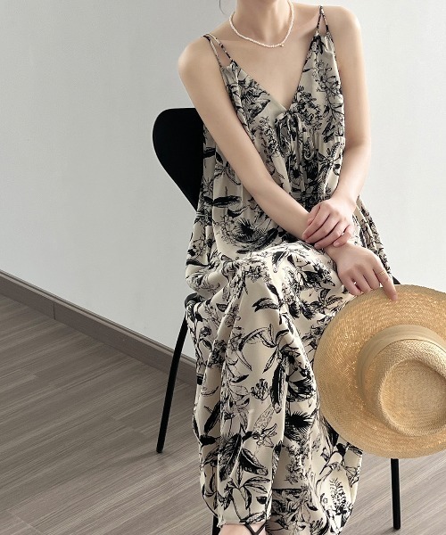 Aelina(エリナ)の「花柄キャミワンピース(ワンピース・レディース・ベージュ・L/M)」の4枚目の写真