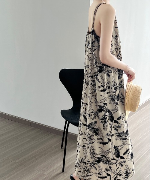 Aelina(エリナ)の「花柄キャミワンピース(ワンピース・レディース・ベージュ・L/M)」の19枚目の写真
