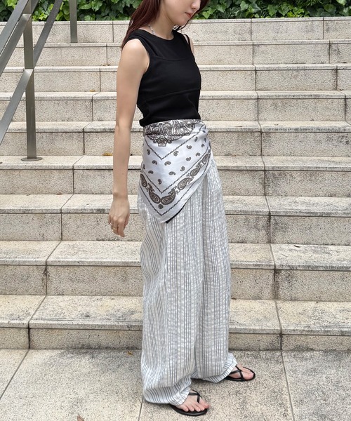 ISOOK（アイスー）の「【ISOOK / アイスー】リラックスサッカーストライプパンツ / ストレートパンツ イージーパンツ ウエストゴム 総ゴム 紐仕様 柄パンツ 白 青 ZOZOTOWN限定（その他パンツ・レディース・ライトブルー/ブラック・FREE）」の20枚目の写真