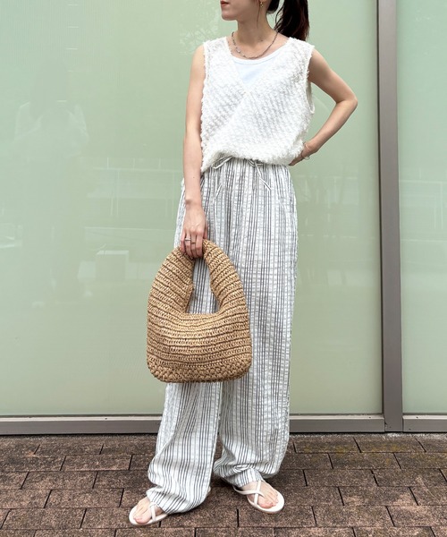 ISOOK（アイスー）の「【ISOOK / アイスー】リラックスサッカーストライプパンツ / ストレートパンツ イージーパンツ ウエストゴム 総ゴム 紐仕様 柄パンツ 白 青 ZOZOTOWN限定（その他パンツ・レディース・ライトブルー/ブラック・FREE）」の15枚目の写真