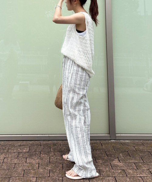 ISOOK（アイスー）の「【ISOOK / アイスー】リラックスサッカーストライプパンツ / ストレートパンツ イージーパンツ ウエストゴム 総ゴム 紐仕様 柄パンツ 白 青 ZOZOTOWN限定（その他パンツ・レディース・ライトブルー/ブラック・FREE）」の8枚目の写真