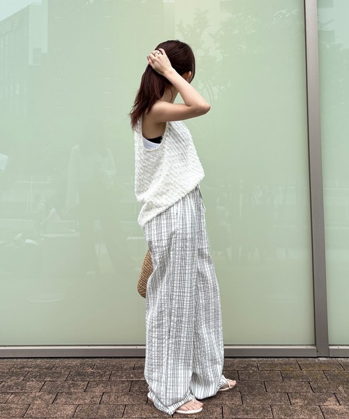 ISOOK（アイスー）の「【ISOOK / アイスー】リラックスサッカーストライプパンツ / ストレートパンツ イージーパンツ ウエストゴム 総ゴム 紐仕様 柄パンツ 白 青 ZOZOTOWN限定（その他パンツ・レディース・ライトブルー/ブラック・FREE）」の7枚目の写真
