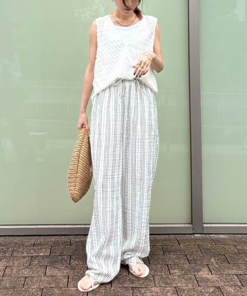 ISOOK（アイスー）の「【ISOOK / アイスー】リラックスサッカーストライプパンツ / ストレートパンツ イージーパンツ ウエストゴム 総ゴム 紐仕様 柄パンツ 白 青 ZOZOTOWN限定（その他パンツ・レディース・ライトブルー/ブラック・FREE）」の22枚目の写真