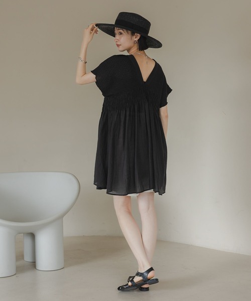 LOWRYS FARM（ローリーズファーム）の「シャーリングチュニックフレンチスリーブ　 581468（シャツ/ブラウス・レディース・ブルー/ブラック/アイボリー/ブラウン・FREE）」の6枚目の写真