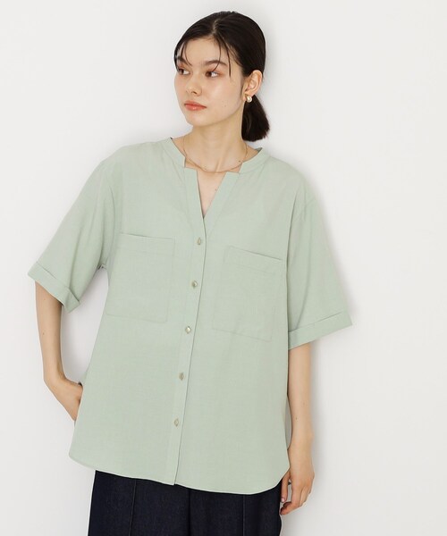 THE SHOP TK （ザ ショップ ティーケー ）の「【秋色入荷/インしなくても決まる】ダブルポケット5分袖シャツ/体型カバー／洗濯機OK（シャツ/ブラウス・レディース・グリーン系/スミクロ/ブルー/アイボリー・12/13）」の4枚目の写真