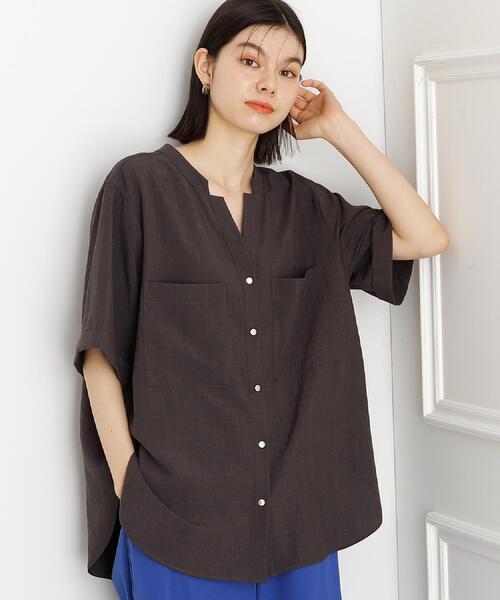 THE SHOP TK （ザ ショップ ティーケー ）の「【秋色入荷/インしなくても決まる】ダブルポケット5分袖シャツ/体型カバー／洗濯機OK（シャツ/ブラウス・レディース・グリーン系/スミクロ/ブルー/アイボリー・12/13）」の6枚目の写真