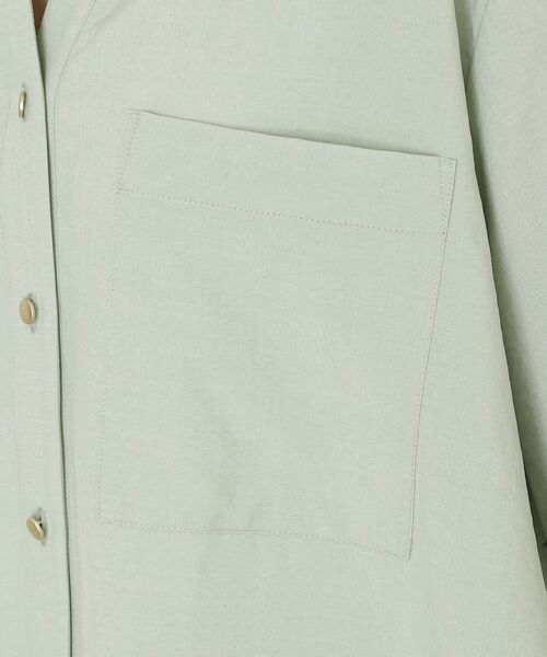 THE SHOP TK （ザ ショップ ティーケー ）の「【秋色入荷/インしなくても決まる】ダブルポケット5分袖シャツ/体型カバー／洗濯機OK（シャツ/ブラウス・レディース・グリーン系/スミクロ/ブルー/アイボリー・12/13）」の13枚目の写真