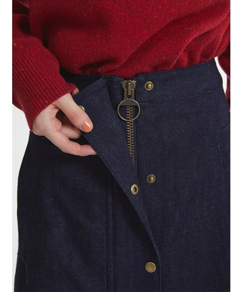 Barbour(バブアー)の「BEDALE デニム スカート"Japan Exclusive"(スカート・レディース・インディゴブルー・MEDIUM/SMALL)」の11枚目の写真