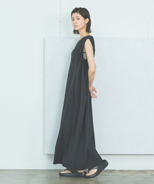 LAKOLE（ラコレ）の「【接触冷感】ウェストタックカットノースリーブワンピース / 571822（ワンピース・レディース・ブラック/オフホワイト/オレンジ/ブルー・FREE）」の8枚目の写真