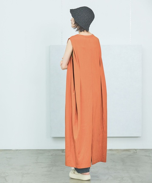 LAKOLE（ラコレ）の「【接触冷感】ウェストタックカットノースリーブワンピース / 571822（ワンピース・レディース・ブラック/オフホワイト/オレンジ/ブルー・FREE）」の14枚目の写真