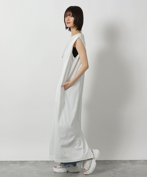 LAKOLE（ラコレ）の「【接触冷感】ウェストタックカットノースリーブワンピース / 571822（ワンピース・レディース・ブラック/オフホワイト/オレンジ/ブルー・FREE）」の16枚目の写真