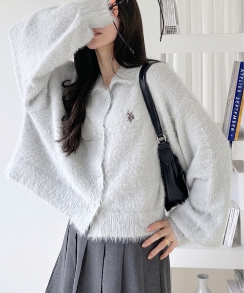 U.S. POLO ASSN.（ユーエスポロアッスン）の「【Ada.別注 U.S. POLO ASSN】襟付き シャギー ボリュームスリーブ ニット（カーディガン/ボレロ・レディース・チャコール/ホワイト/ピンク/ネイビー/ブルーグレー/アイボリー/ブラウン/グレイッシュベージュ・FREE）」の4枚目の写真