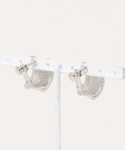 mysty woman（ミスティウーマン）の「グリームキューブイヤリング　586693（イヤリング・レディース・シルバー/ゴールド・FREE）」の3枚目の写真