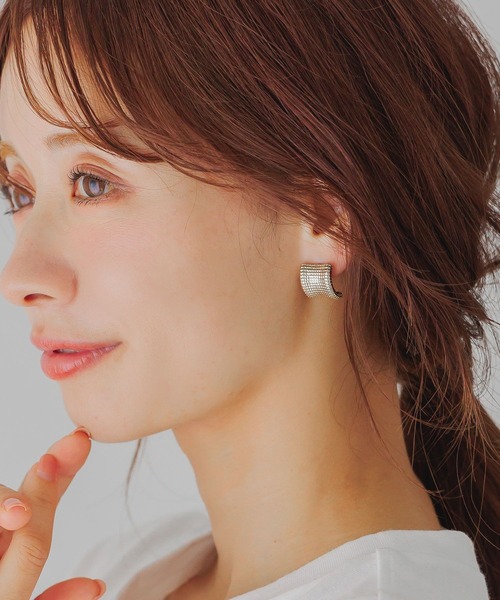 mysty woman（ミスティウーマン）の「グリームキューブイヤリング　586693（イヤリング・レディース・シルバー/ゴールド・FREE）」の2枚目の写真