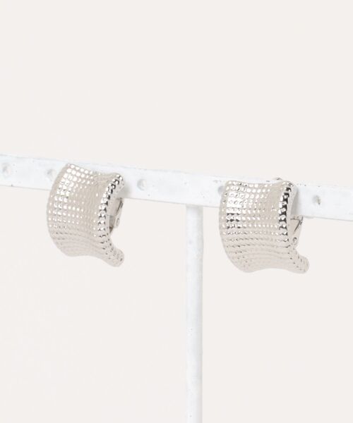 mysty woman（ミスティウーマン）の「グリームキューブイヤリング　586693（イヤリング・レディース・シルバー/ゴールド・FREE）」の11枚目の写真