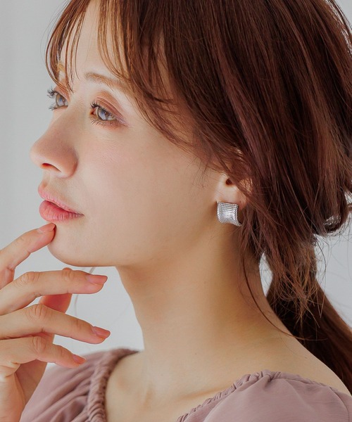 mysty woman（ミスティウーマン）の「グリームキューブイヤリング　586693（イヤリング・レディース・シルバー/ゴールド・FREE）」の4枚目の写真