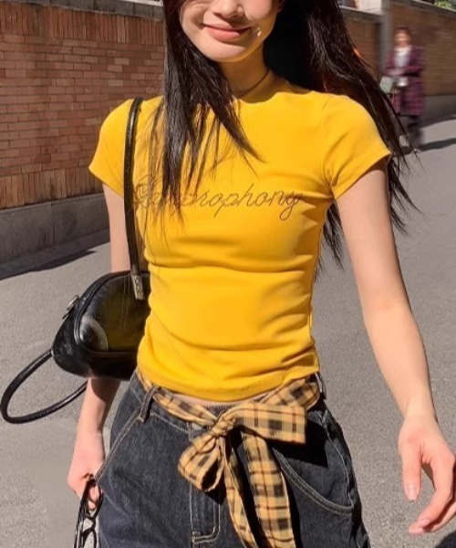 Vipoa(ヴィポア)の「Rhinestone lettering tee(Tシャツ/カットソー・レディース・レッド/イエロー/ホワイト・FREE)」の5枚目の写真
