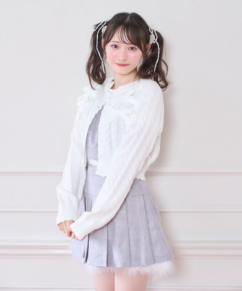 Honey Cinnamon（ハニーシナモン）の「ポイントリボンケーブルカーディガン（ニット/セーター・レディース・ピンク/ホワイト・FREE）」の4枚目の写真