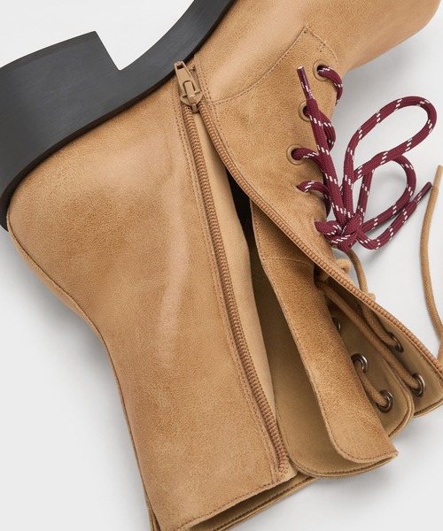 CHARLES & KEITH(チャールズ & キース)の「Logan ローガン ダブルレースミッドカーフコンバットブーツ(ブーツ・レディース・ダークブラウン/サンドベージュ・25cm/24.5cm/23.5cm/23cm/22.5cm/25.5cm)」の10枚目の写真