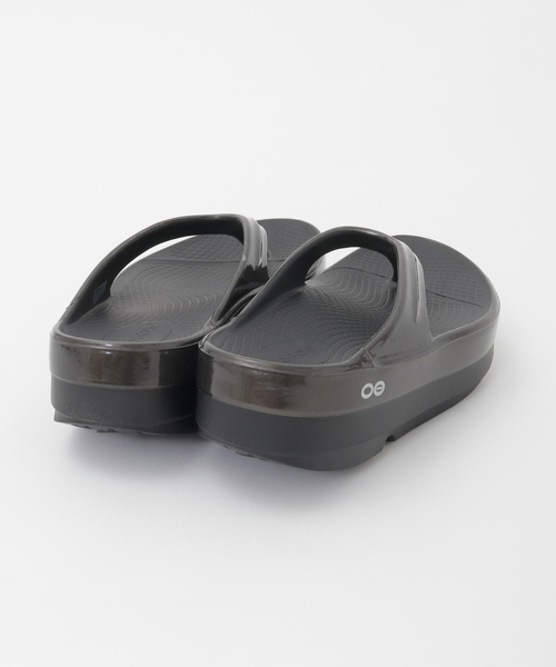 martinique(マルティニーク)の「【OOFOS/ウーフォス】OOmega Luxe_Titanium Mirror(サンダル・レディース・スミクロ・23cm/24cm/25cm)」の4枚目の写真