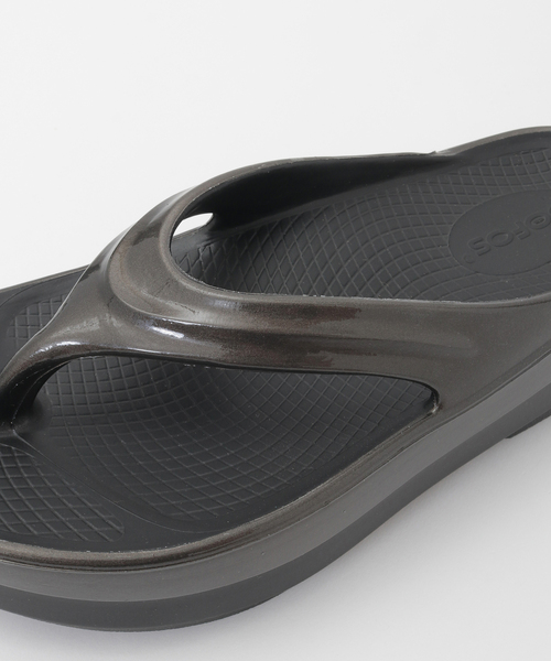 martinique(マルティニーク)の「【OOFOS/ウーフォス】OOmega Luxe_Titanium Mirror(サンダル・レディース・スミクロ・23cm/24cm/25cm)」の7枚目の写真