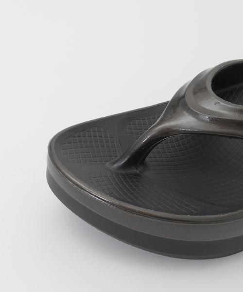 martinique(マルティニーク)の「【OOFOS/ウーフォス】OOmega Luxe_Titanium Mirror(サンダル・レディース・スミクロ・23cm/24cm/25cm)」の8枚目の写真