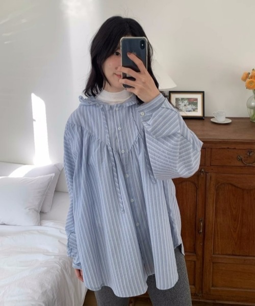 gossip!ロサンゼルス(ゴシップロサンゼルス)の「【Y2Kガーリー】レトロフリルフード付きストライプシャツ(バットスリーブ)(Tシャツ/カットソー・レディース・ブルー/オフホワイト・FREE)」の3枚目の写真