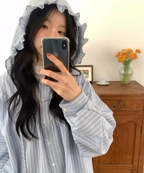 gossip!ロサンゼルス(ゴシップロサンゼルス)の「【Y2Kガーリー】レトロフリルフード付きストライプシャツ(バットスリーブ)(Tシャツ/カットソー・レディース・ブルー/オフホワイト・FREE)」の8枚目の写真