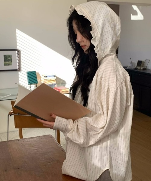 gossip!ロサンゼルス(ゴシップロサンゼルス)の「【Y2Kガーリー】レトロフリルフード付きストライプシャツ(バットスリーブ)(Tシャツ/カットソー・レディース・ブルー/オフホワイト・FREE)」の17枚目の写真