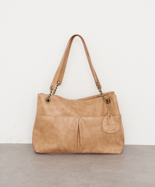 RAY CASSIN(レイカズン)の「【A4対応】レザーチャーム付デカバッグ(トートバッグ・レディース・ベージュ/ブラック/ブラウン・FREE)」の3枚目の写真